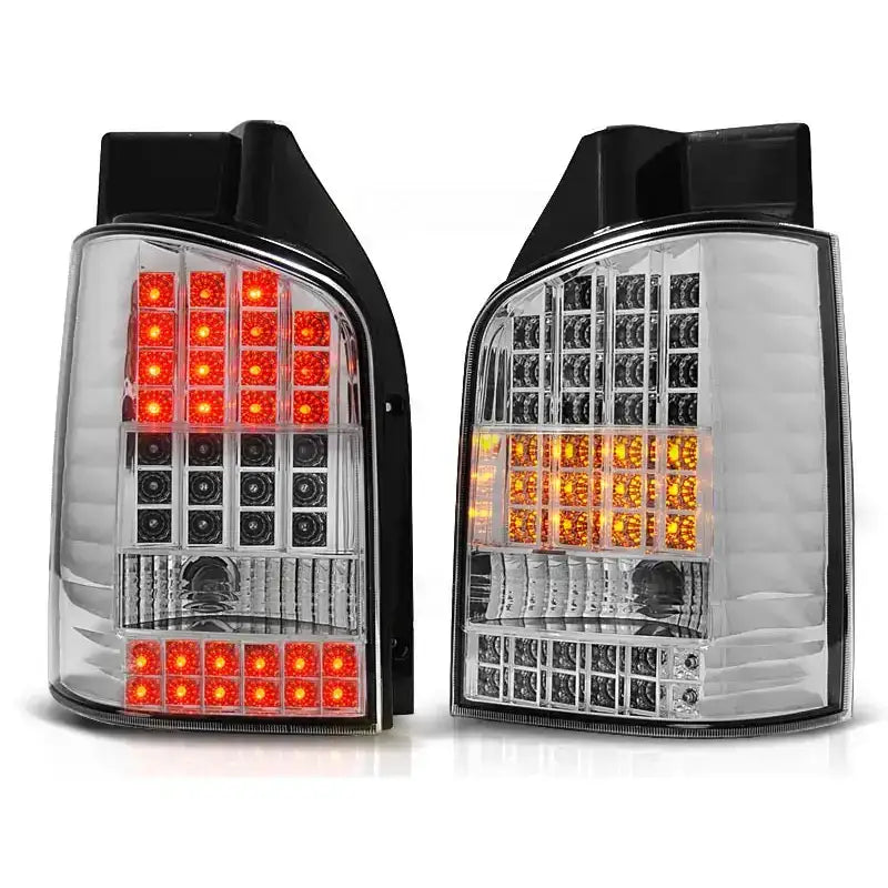 Baklykter Vw T5 04.03-09 Chrome LED med klare linser og rutenettmønster mot hvit bakgrunn.