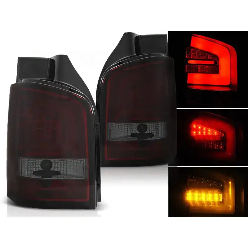 Baklykter Vw T5 R-S Led Bar med sotet linse, svarte detaljer og aktivert rødt og oransje LED-lys.