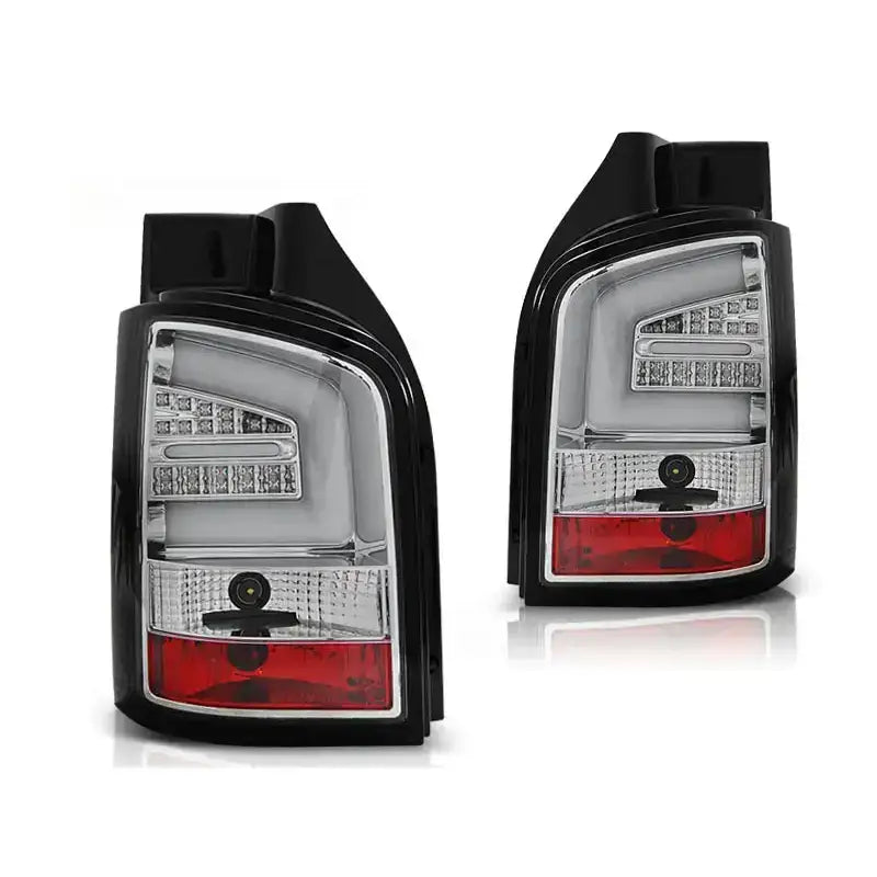 Baklykter Vw T5 04.10-15 Chrome Led Bar med klare linser, sorte kanter og integrerte LED-lys.