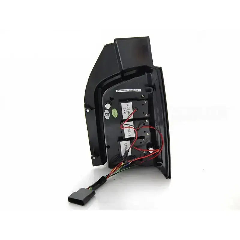 Baklykt VW T5 10-15 Red White Full LED, innsiden med ledninger og etiketter i svart plastdeksel.