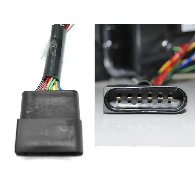 Baklys elektrisk kontakt for Vw T5 10-15, seks metallpinner og fargede ledninger, sort plastdeksel.