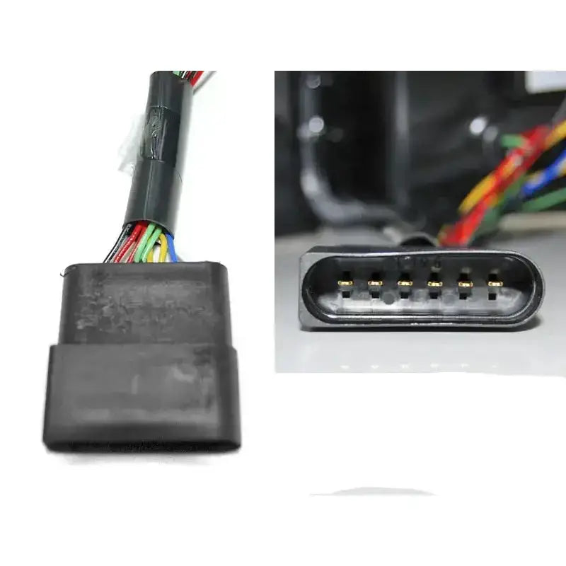 Baklykt kontakt for Vw T5 10-15 Smoke Full Led SEQ Indicator vist fra siden og forfra på hvit bakgrunn.