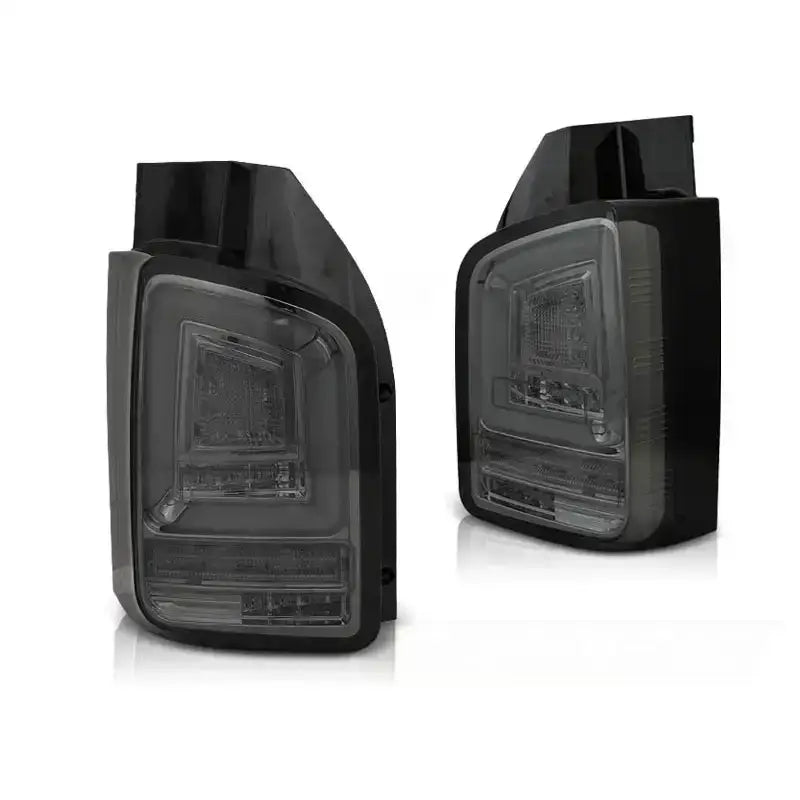 Baklykter Vw T6 15-19 TR Led Bar Smoke med moderne LED-segmenter, skrå forfra mot hvit bakgrunn.