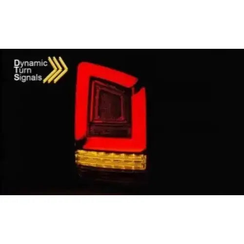 Baklykt Vw T6 15-19 TR LED Bar Smoke med rød LED-ramme og gule dynamiske blinklys, skrå vinkel.