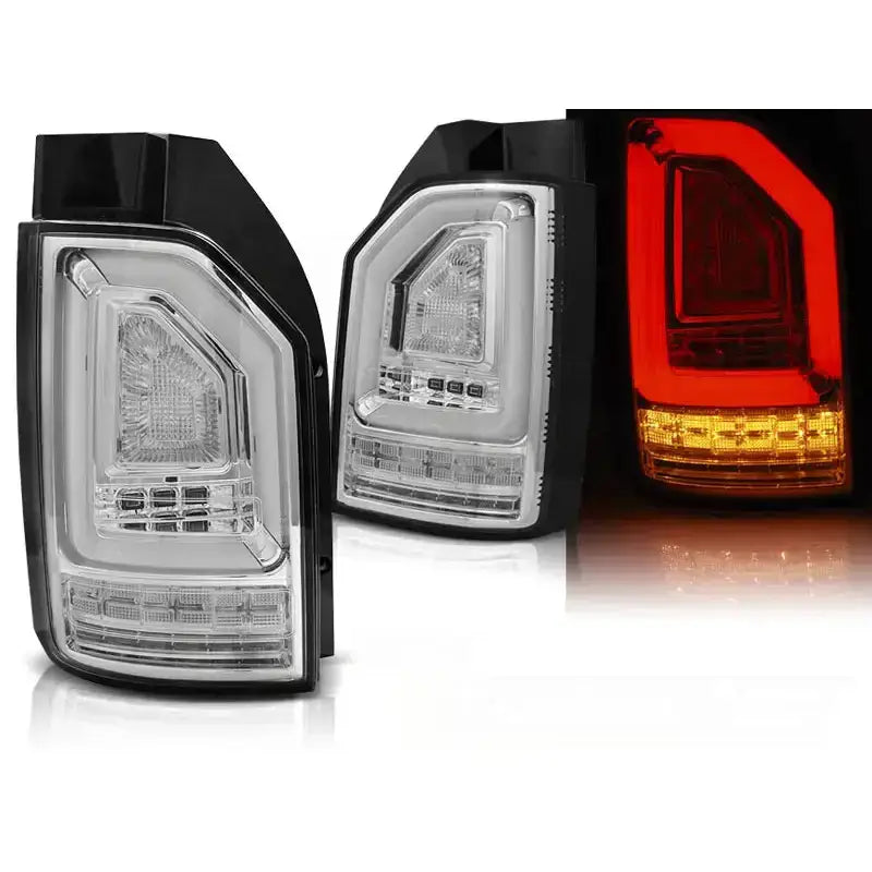 Baklykter Vw T6 2015 Chrome SEQ Led Bar, vist fra skrå front med tent rødt og oransje lys.