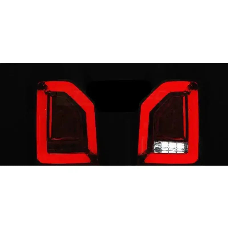 Baklys Vw T6 2015 Red Smoke med rød ramme, LED, seks hvite felter nederst til høyre.
