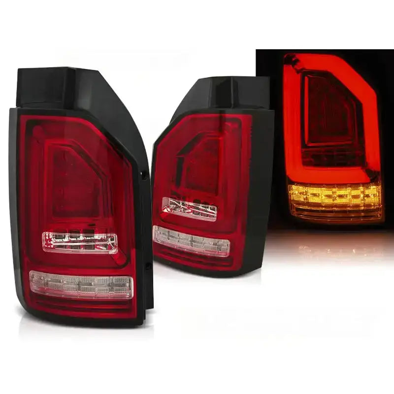 Baklykter Vw T6 2015- Red White SEQ Led Bar, én tent med oransje og røde lys, sett fra skrå vinkel.
