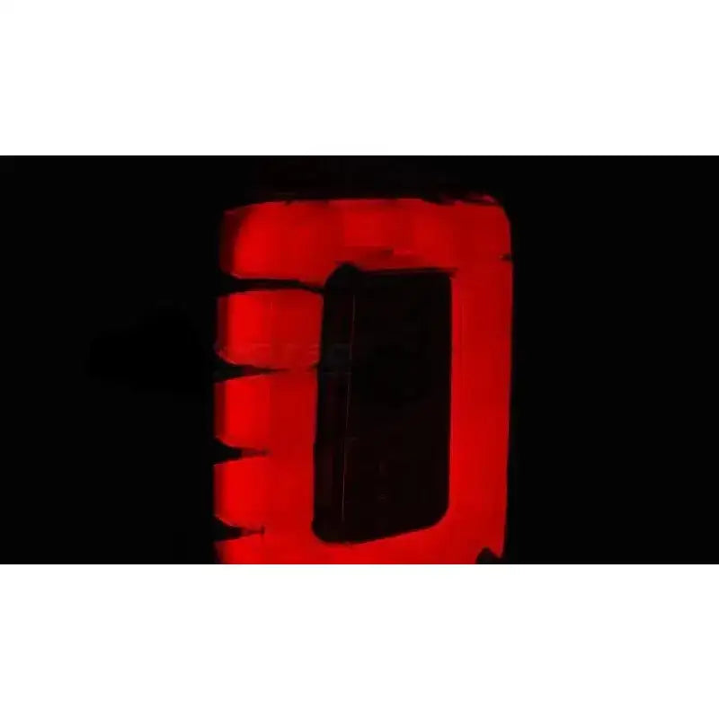 Baklykter Vw T6 2015 Transporter Red Smoke LED Bar sett fra siden med rødt lys i mørket.