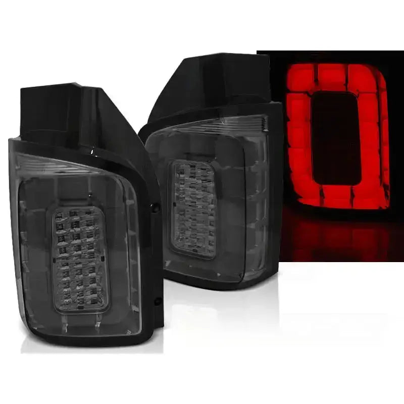 Baklykter Vw T6 2015 Transporter Smoke LED Bar med mørk plast og rød lysende effekt.