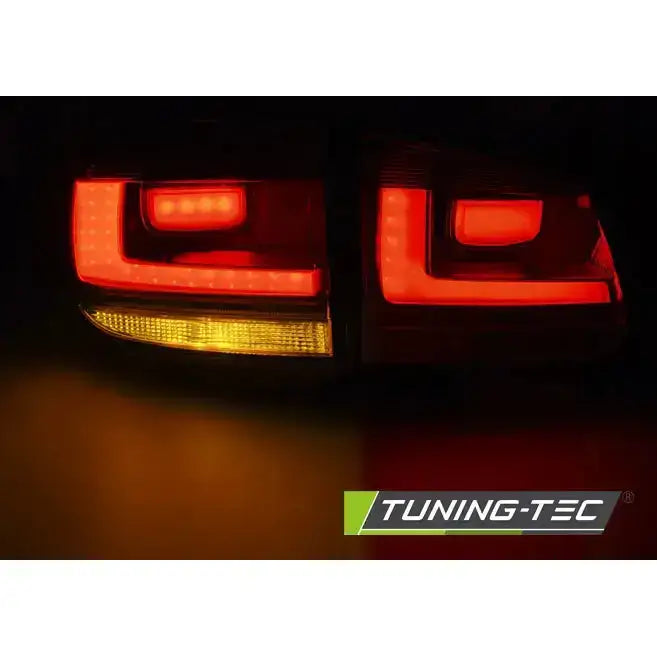 Baklykter Vw Tiguan 07-07.11 lyser rødt og gult med LED-bar og TUNING-TEC-logo i hjørnet.