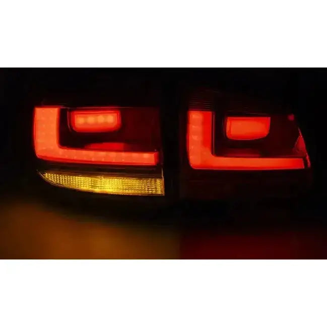 Baklykter Vw Tiguan 07-07.11 Smoke LED Bar med rødt LED-lys og oransje blinklys nederst.