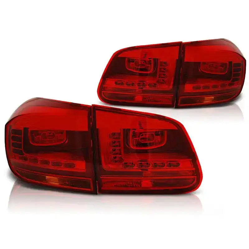 Baklykter Vw Tiguan 07.11-12.2015 Red Led, to røde lykter sett fra skrå vinkel mot linsen.