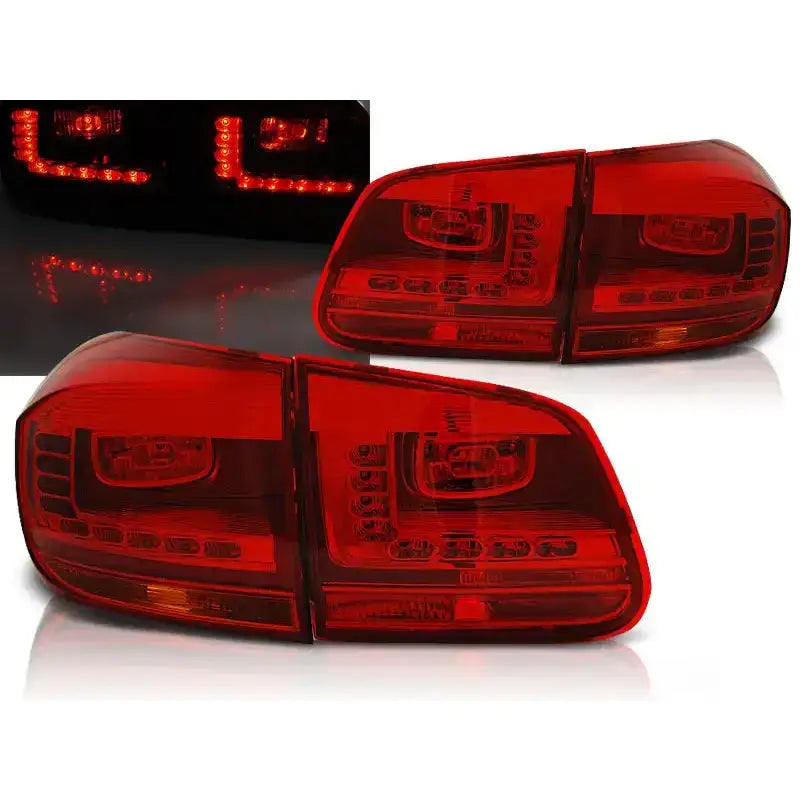 Baklykt Vw Tiguan 07.11-12.2015 Red Led vist fra skrå vinkel med LED-lys avslått og tent.