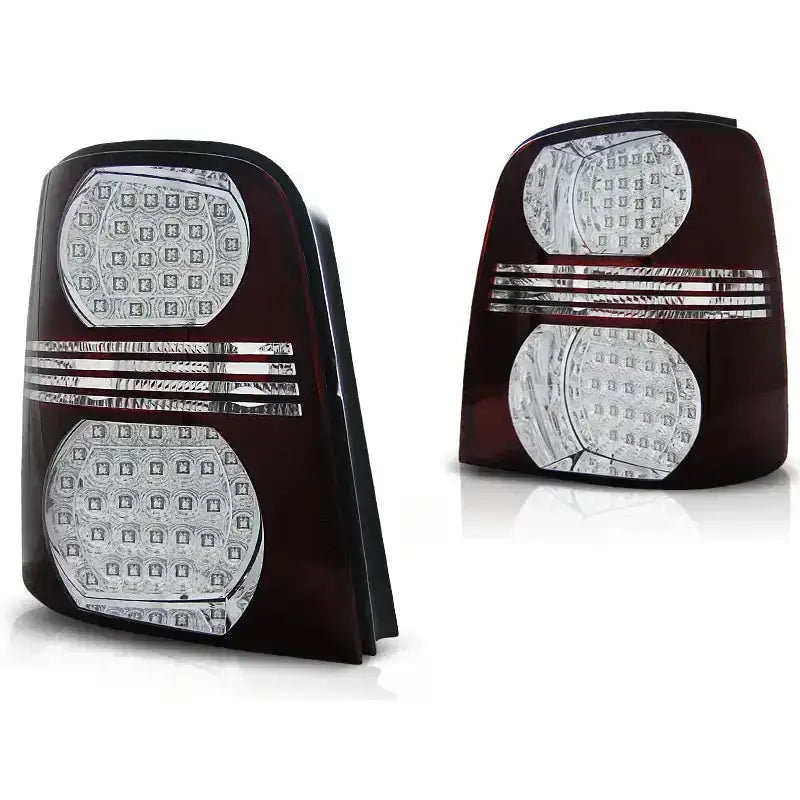 Baklykt Vw Touran 02.03-10 med LED, mørkt ytre og kromstriper, vist fra skrå vinkel.
