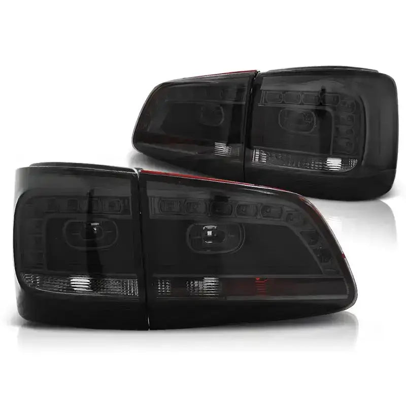 Baklykt Vw Touran 08.10- smoke LED, skrå vinkel, sotet plast med klare felt nederst.