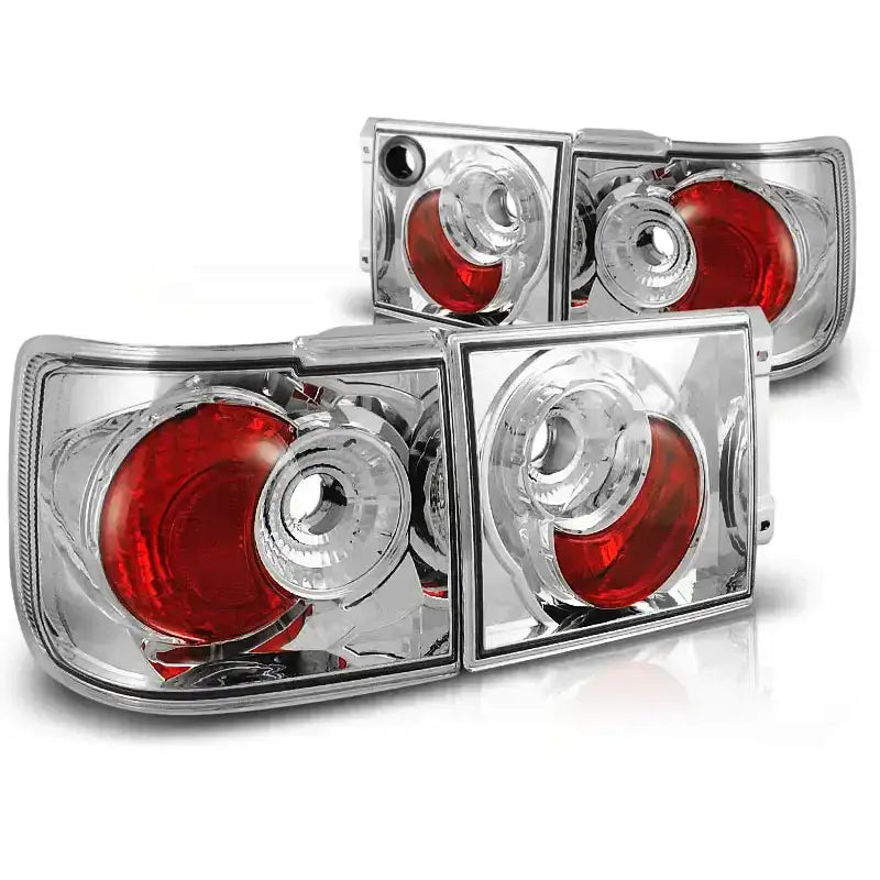 Baklykter Vw Vento 01.92-08.98 Chrome med klart og rødt glass, kromdetaljer, skrå vinkel.