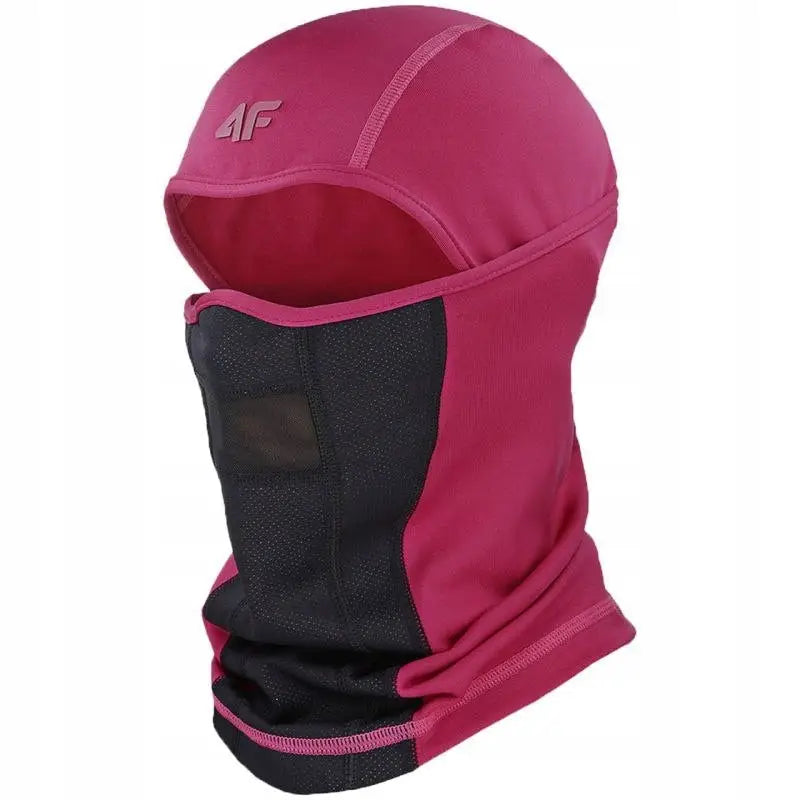 Balaclava i rosa og svart, skrå sidevisning med synlig logo på pannen og pustende felt foran munnen.