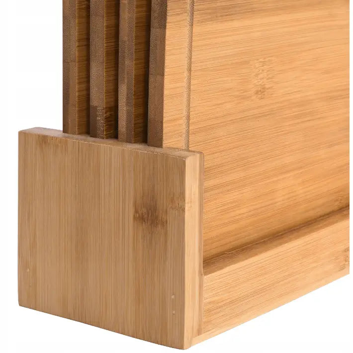 Bambus Skjærebrett Dori, nærbilde av stativ med fire parallelle spor og tydelig trestruktur.