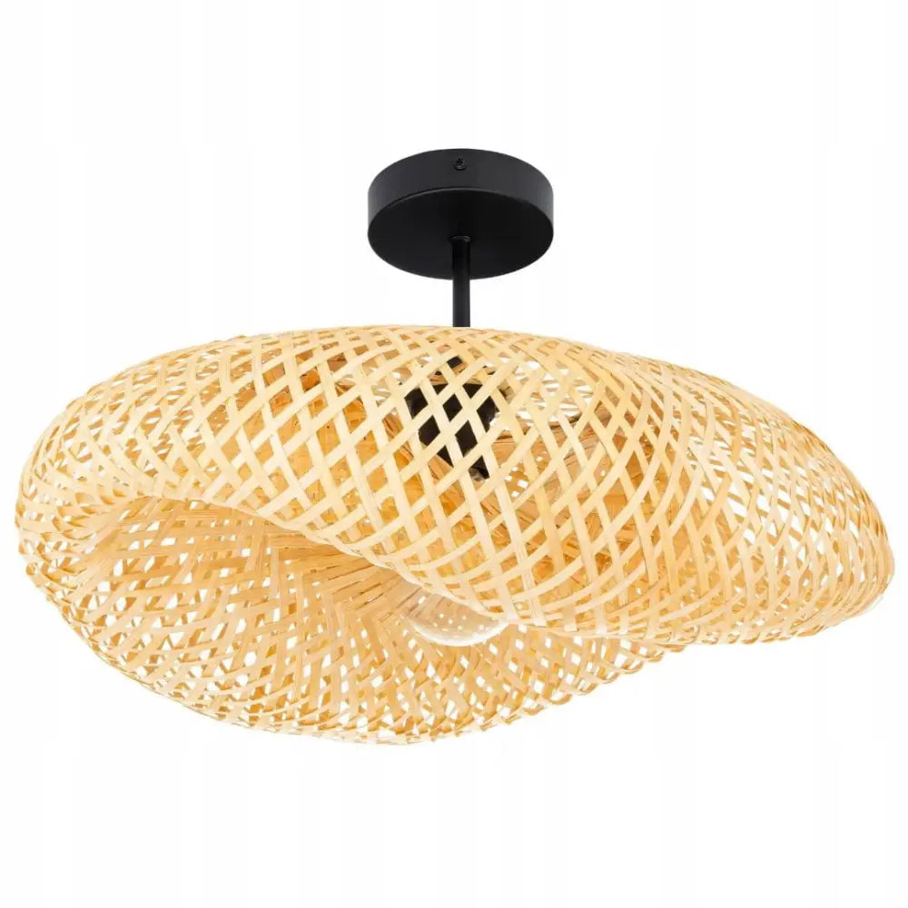 Bambusvevd svart taklampe Nusa, skrå vinkel som viser flettet skjerm og synlig lyspære.