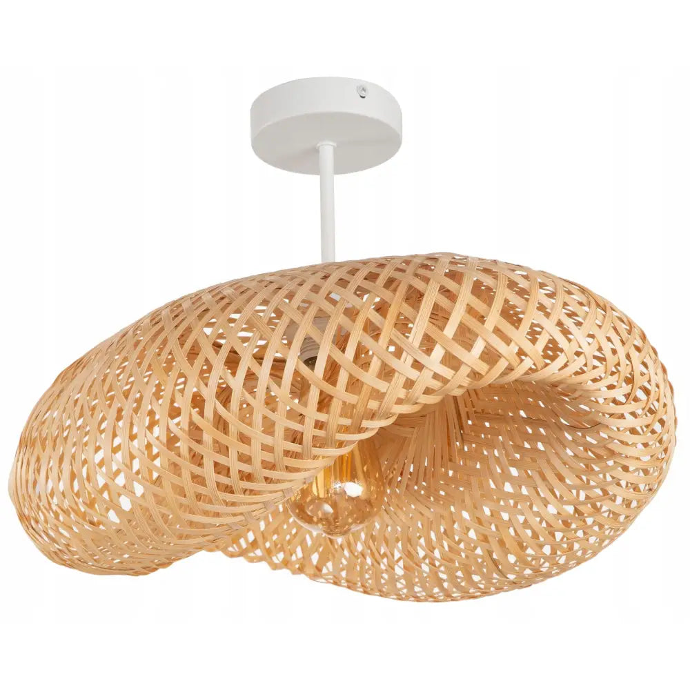 Bambusvevd taklampe Nusa Hvit, skrå undersidesyn som fremhever det åpne flettverket og synlig lyspære.