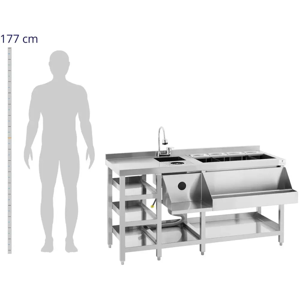 Barbuffé stålbartenderbord sett fra siden, fremhever vask, kran, hyller og størrelsesforhold ved silhuett.