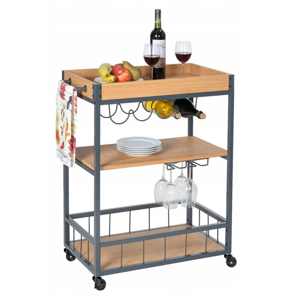Serveringsvogn med metallramme og lyse trehyller, vinskap, glassholdere og håndkle på siden, sett forfra.