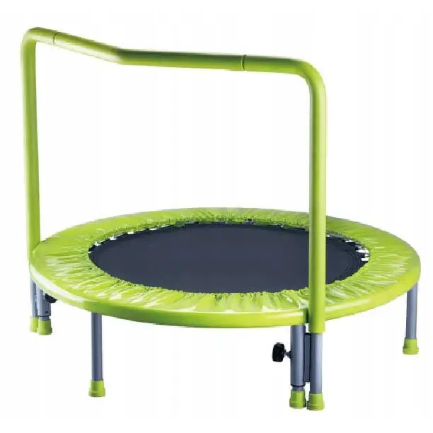 Fitness trampoline med håndtak for barn, grønn kant og svart hoppeflate, sett fra siden med støttehåndtak.