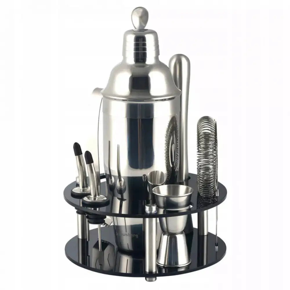 Bartendersett med ni deler i blankt stål, komplett på sort, rundt stativ sett forfra.