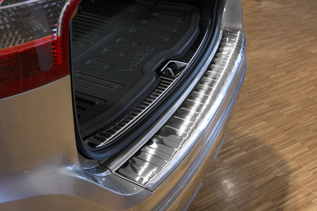Avisa bakfangerbeskytter til Volvo XC60 I Facelift / Silver Edition – sølv børstet overflate
