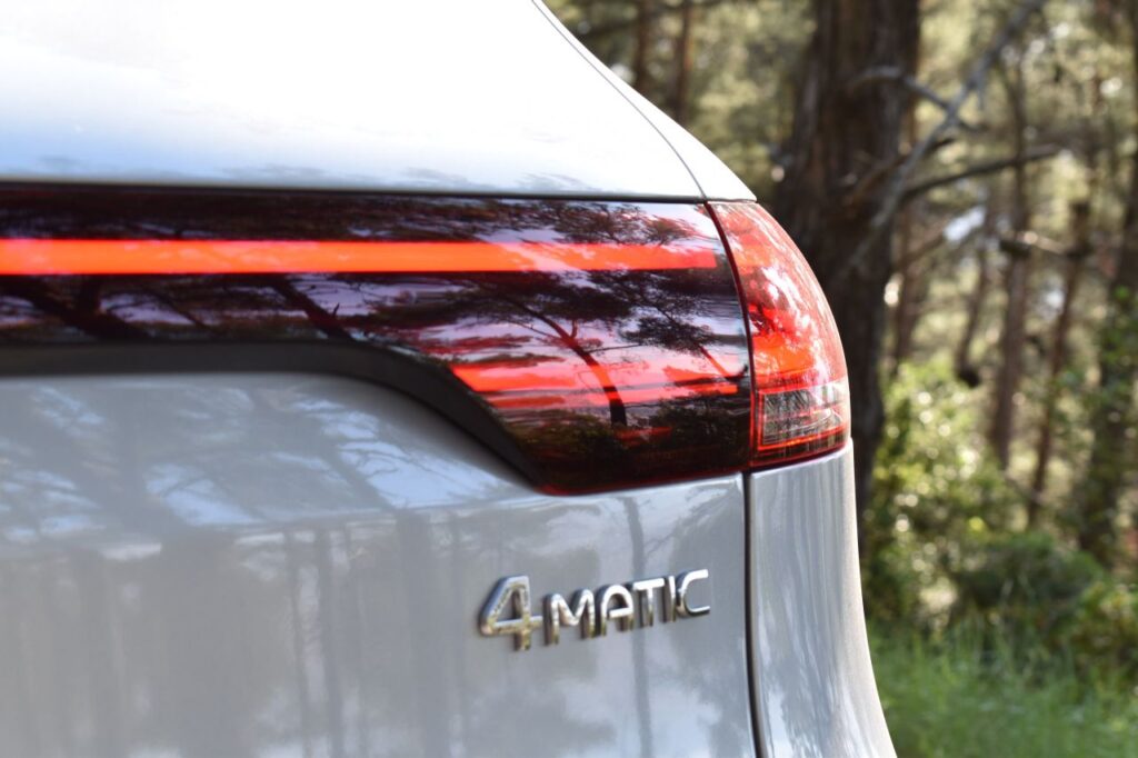 Emblem Mercedes 4Matic EQC Chrome-effect Edition - detaljer