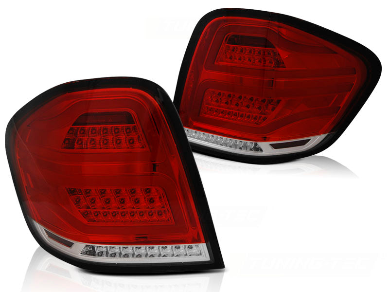 Baklykter LED Bar Red White til Mercedes M-Klasse W164 05-08 sett rett bakfra på hvit bakgrunn.
