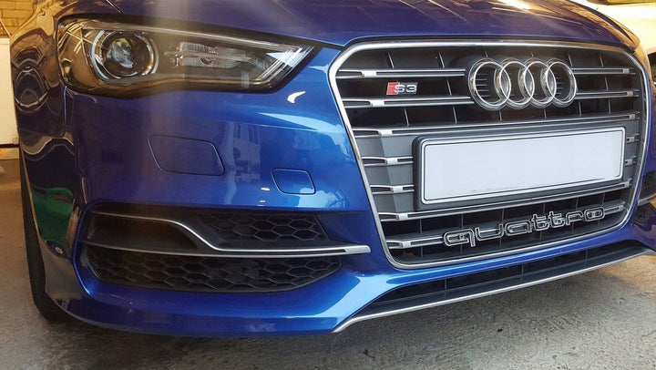 Emblem Audi quattro Titanium Grill Chrome Edition - sett forfra