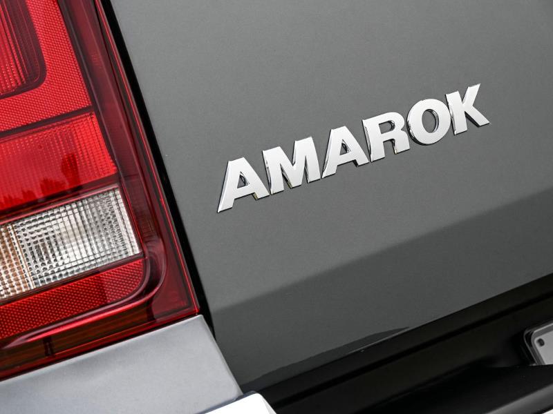 Emblem Vw Amarok VW Amarok emblem Bakluke Chrome Edition - sett forfra