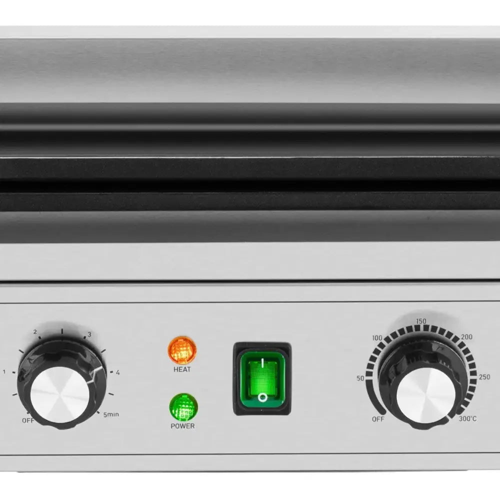 Belgiske-Go’vaffeljern, nærbilde av frontpanelet med sorte dreieknapper og lyse indikatorer på stål.