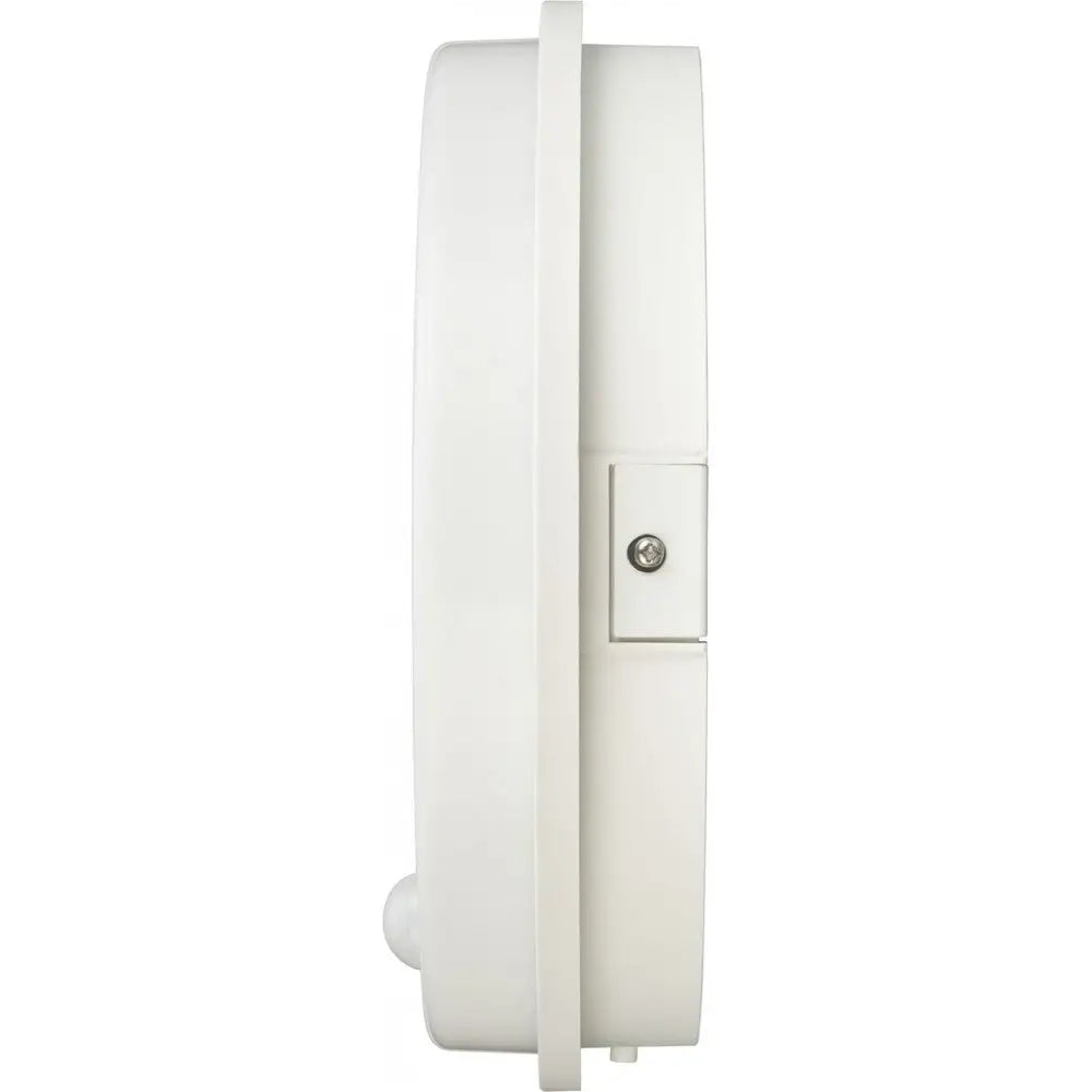 Belysningsarmatur Oval LED, sideprofil med synlig sensor og skrue på midten av den hvite plastenheten.