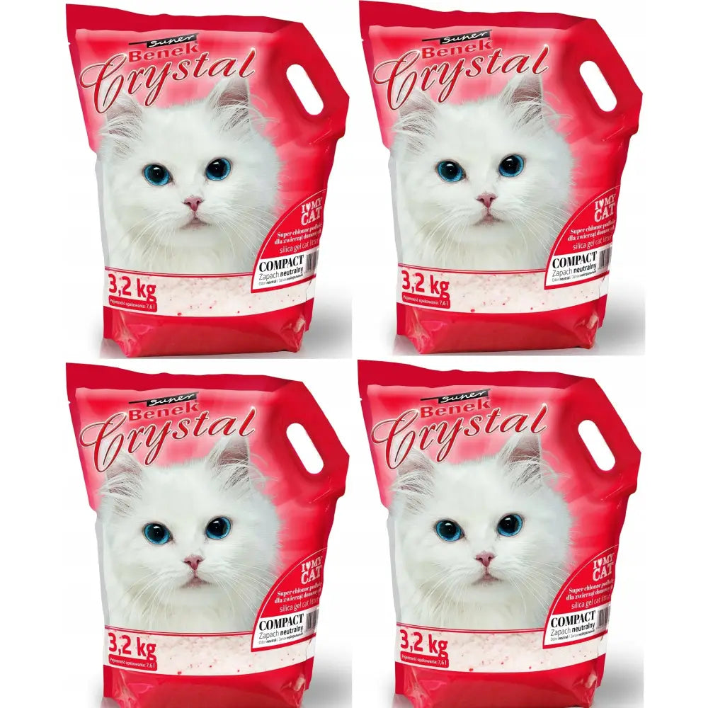 Benek Crystal Compact 4X7,6L Stjernestøv kattegrus, fire poser med rød og hvit design og bilde av hvit katt med blå øyne.