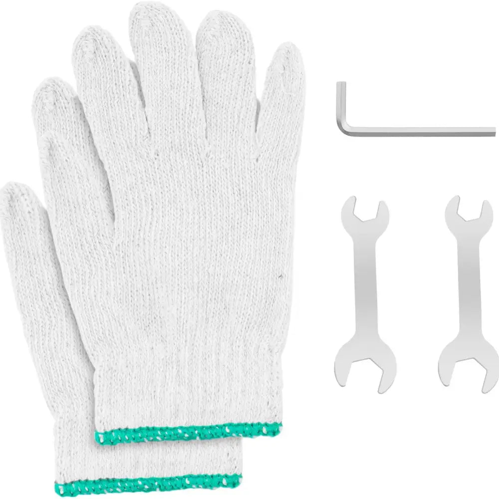Hvite strikkede hansker med grønn kant, to flate skruenøkler og en L-formet unbrakonøkkel sett ovenfra.