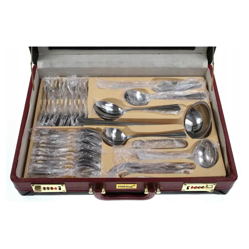 Bestikksett i rustfritt stål, 72 deler, organisert i åpent rødt etui, sett fra toppen med plastbeskyttelse.