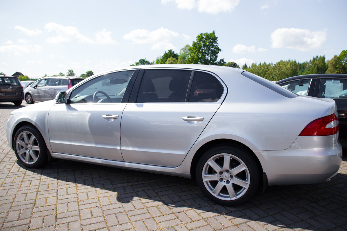 Skvettlapp Skoda Superb II Liftback (2008-2015) – ABS - nærbilde