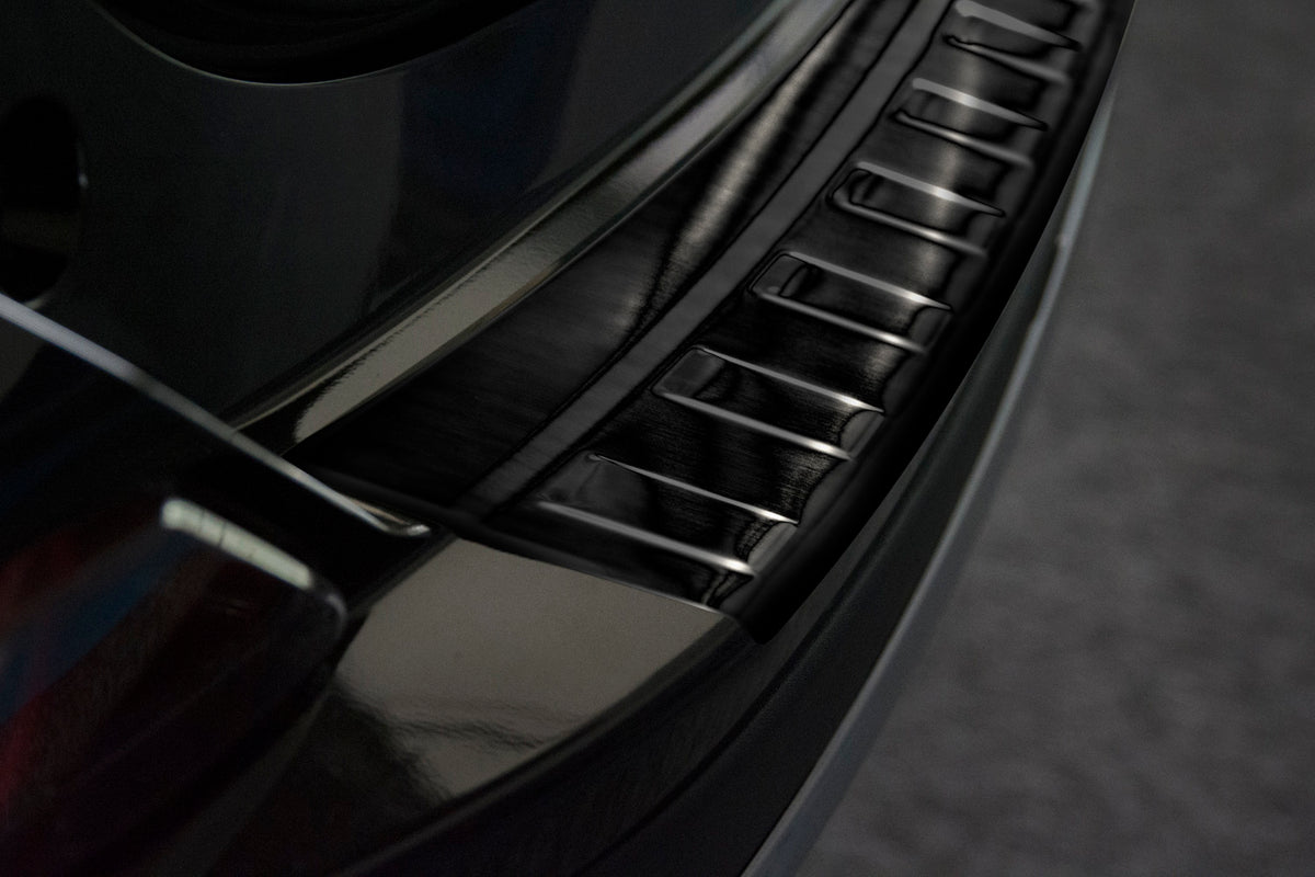 Bakfangerbeskytter Toyota RAV4 IV Facelift / Black Edition (2015-2019) – rustfritt stål - detaljer