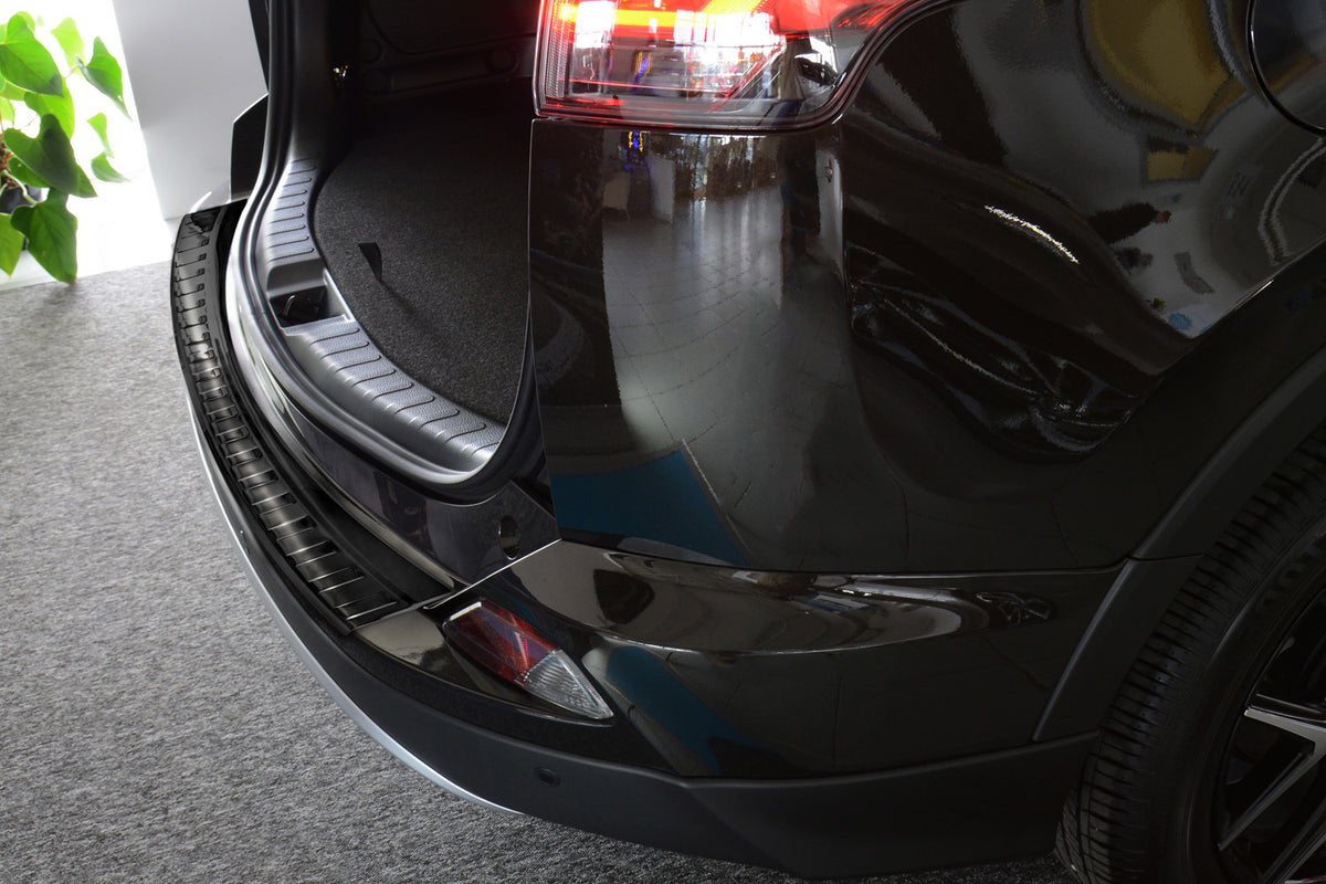 Avisa bakfangerbeskytter til Toyota RAV4 IV Facelift / Black Edition – rustfritt stål