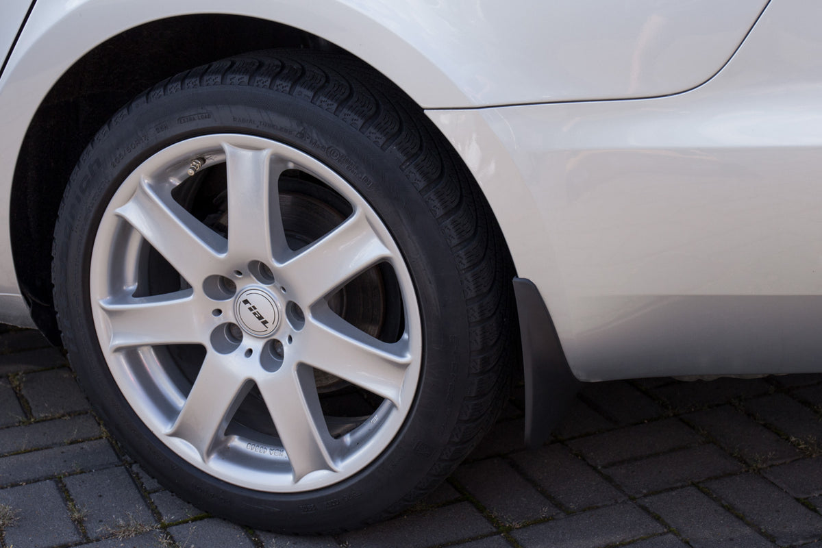 Ven-Tuning skvettlapp til Skoda Superb II Liftback – svart ABS-materiale