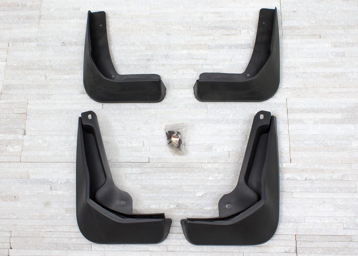 Ven-Tuning skvettlapp til Ford Focus III Hatchback – monteringssett inkludert