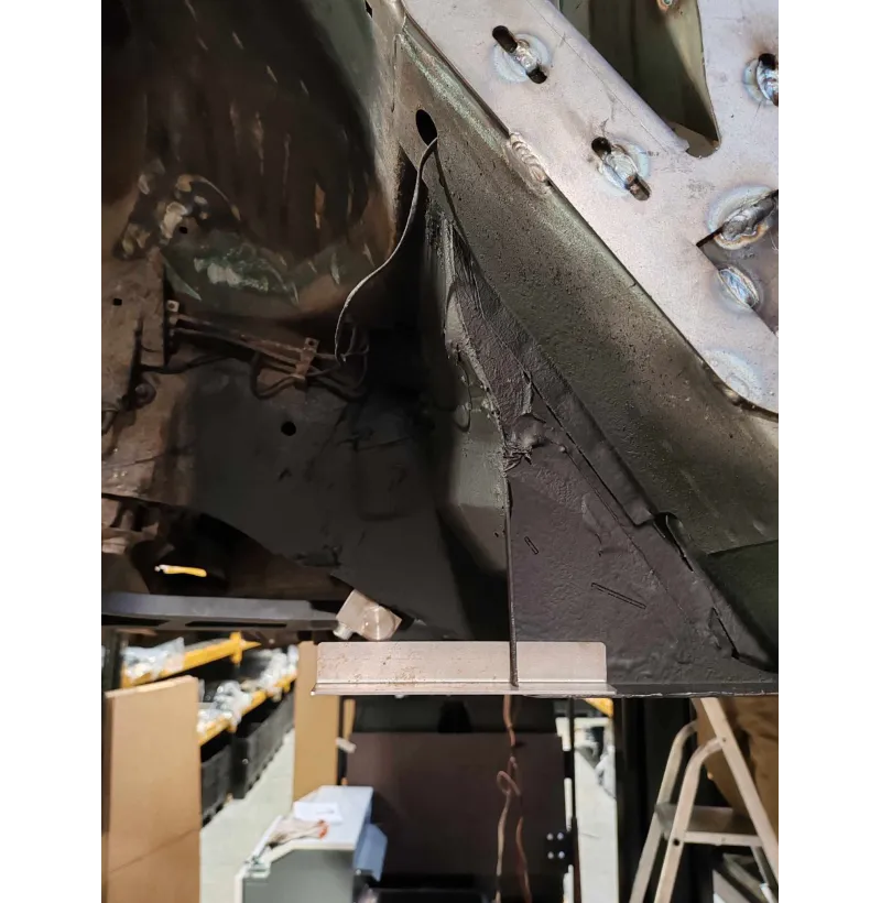 BMW E36 trimmet fronttriangel-profil for økt hjulutslag under drift