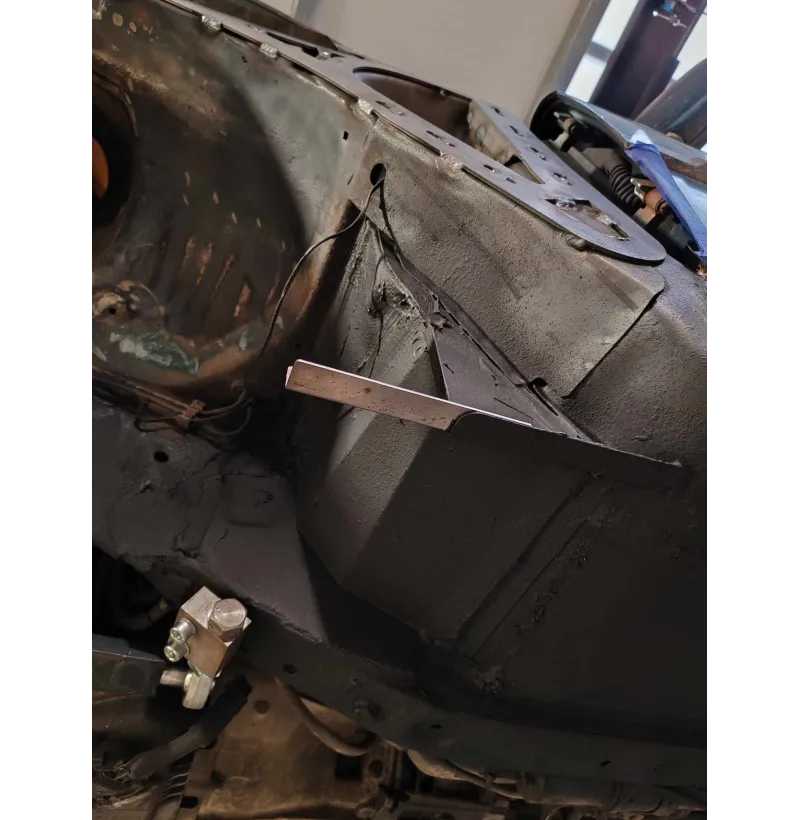 BMW E36 coupé ekstra forlengelse for nedre skjermfeste inkludert i settet