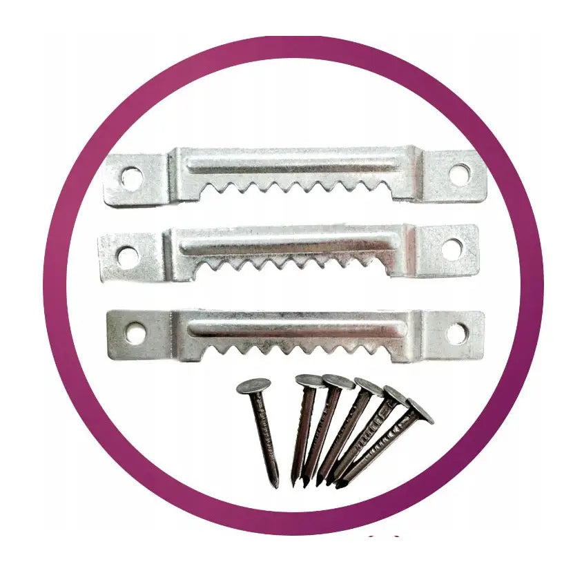 Metalloppheng med taggete kanter og skruehull, samt spikre til montering av Boho beige og brun lerretsbilde.