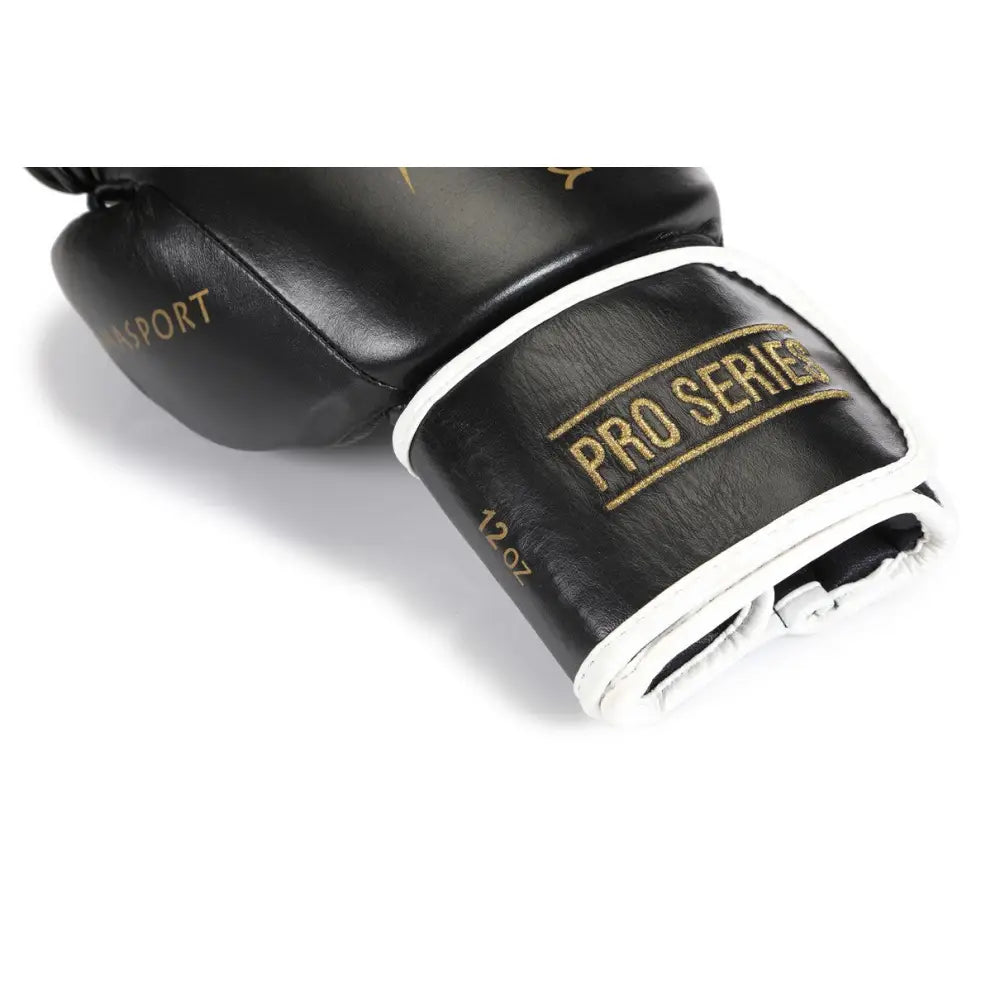 Boksehanske TIGER BLACK V i sort skinn, sidevisning med hvite kanter og gullfarget “PRO SERIES”-tekst.