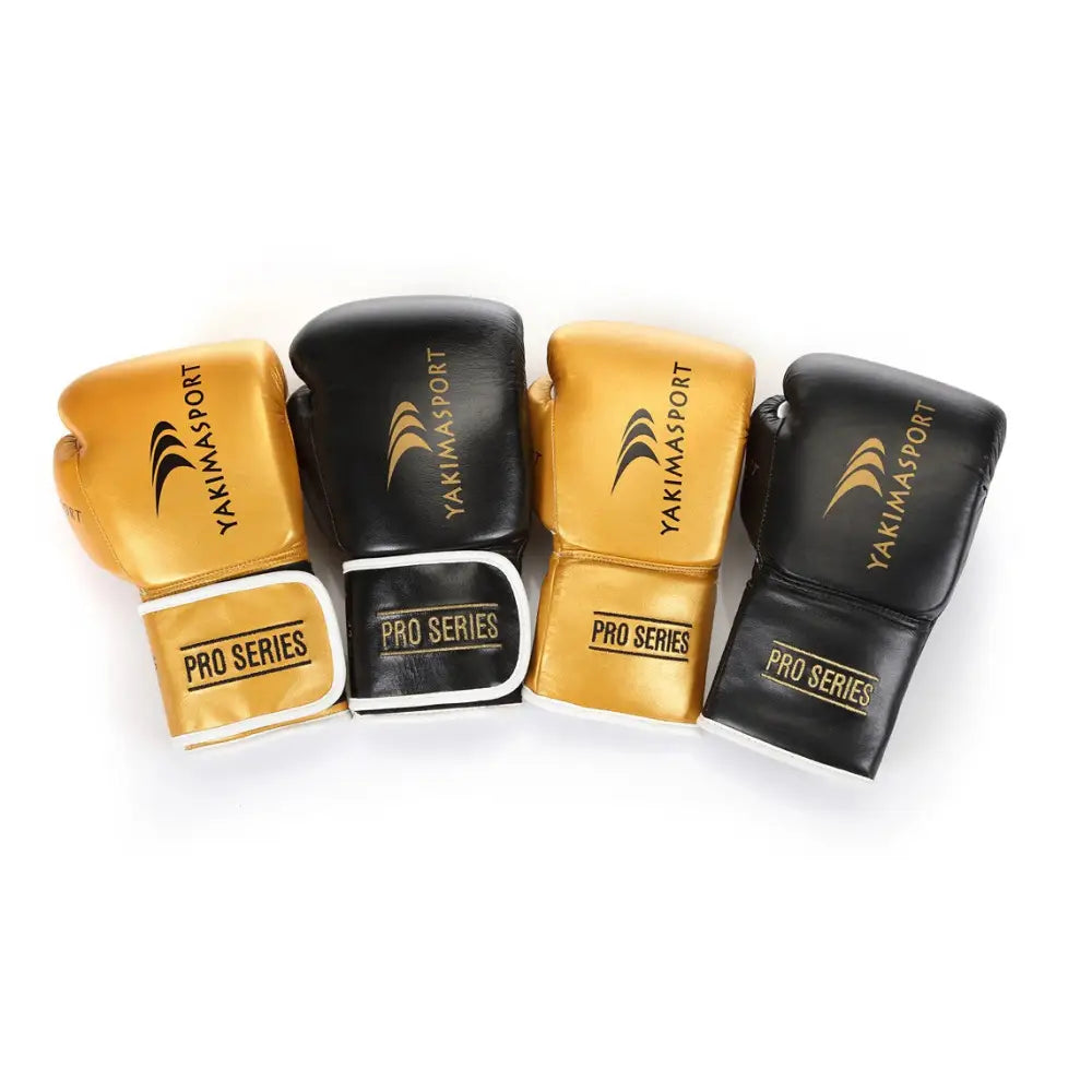 Boksehansker TIGER BLACK, ett gull- og ett svart par i skinn, sett ovenfra med tydelig logo på håndleddet.