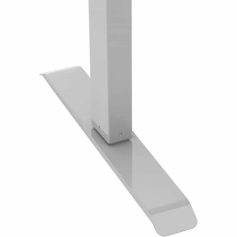 Bord i rustfritt stål, nærbilde av hvit metallfot med avrundet ende og glatt, minimalistisk finish.