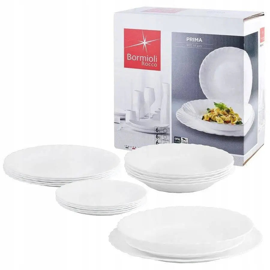 Bormioli Rocco Prima middagstallerkener i hvitt glass med bølgete kant, arrangert foran original eske.